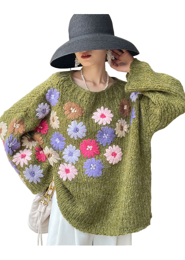 Mysig, loose fit kvinnors stickad tröja med detaljerade broderade blommor, perfekt för vintermode.