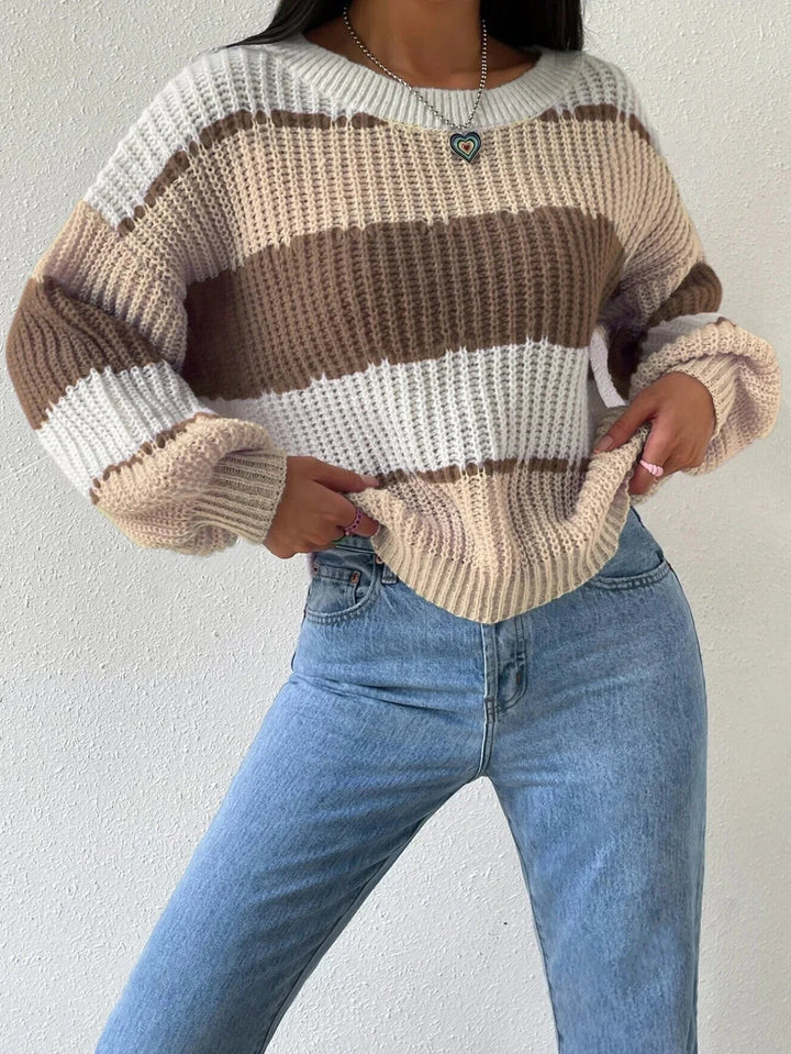 Stilren oversized damtröja med rundhals, idealisk för lager-på-lager look. Modern pullover för bekvämt mode.