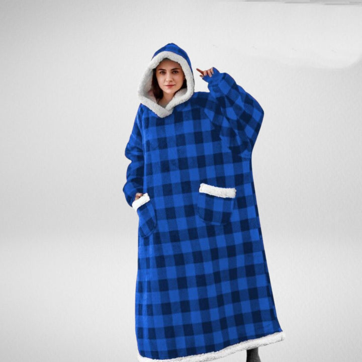 Detaljbild på lyxig microfleece och fluffigt sherpafoder från den mysiga filten med huva.