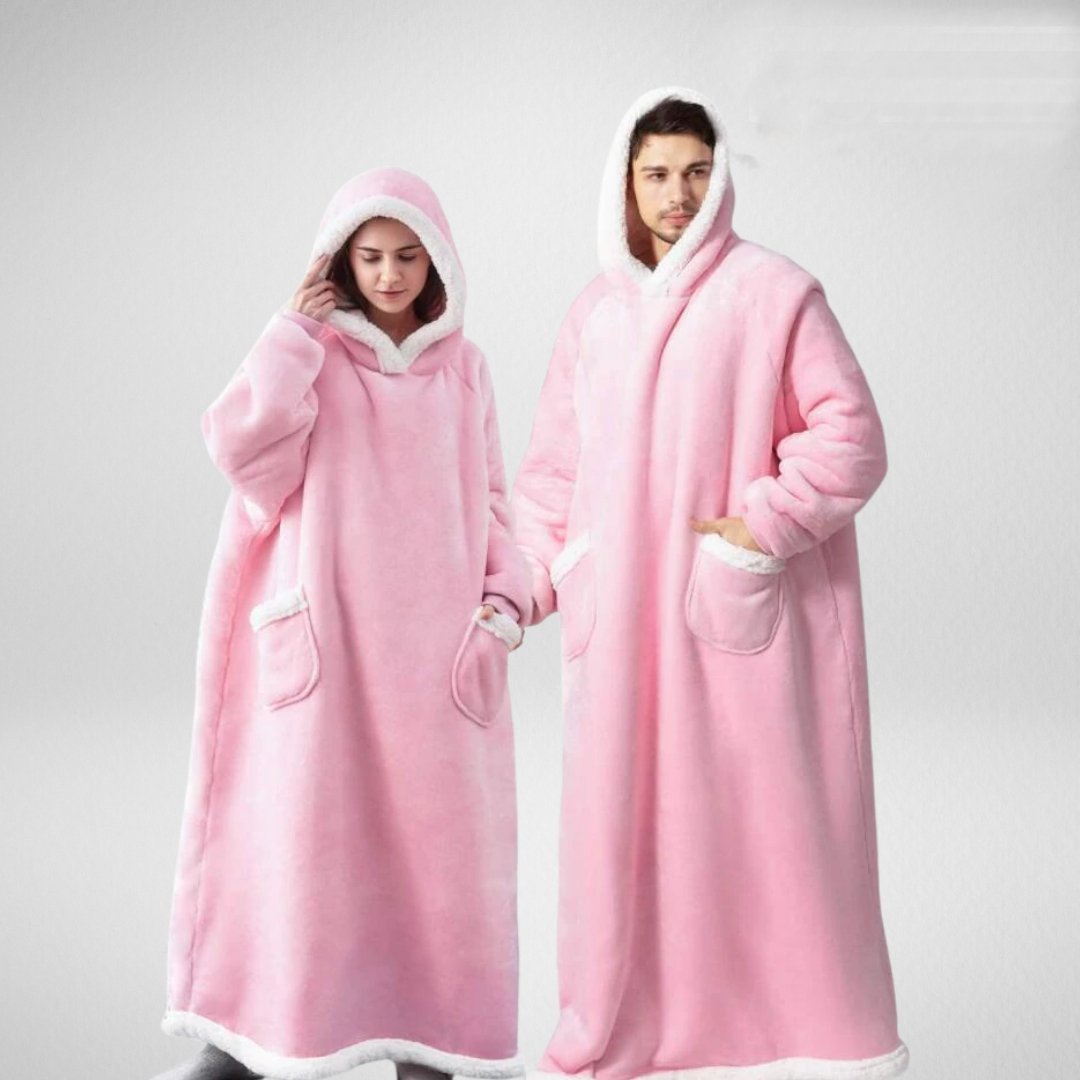 Två material: slät microfleece och lurvigt sherpafoder på en mysig, maskintvättbar filt med huva.