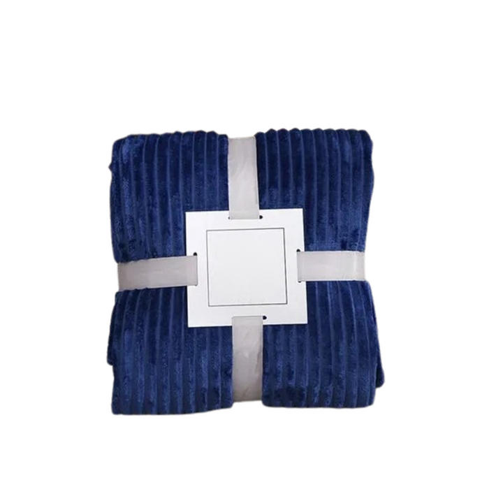 Randig flanellfilt, mjuk och värmande, perfekt för kalla dagar.