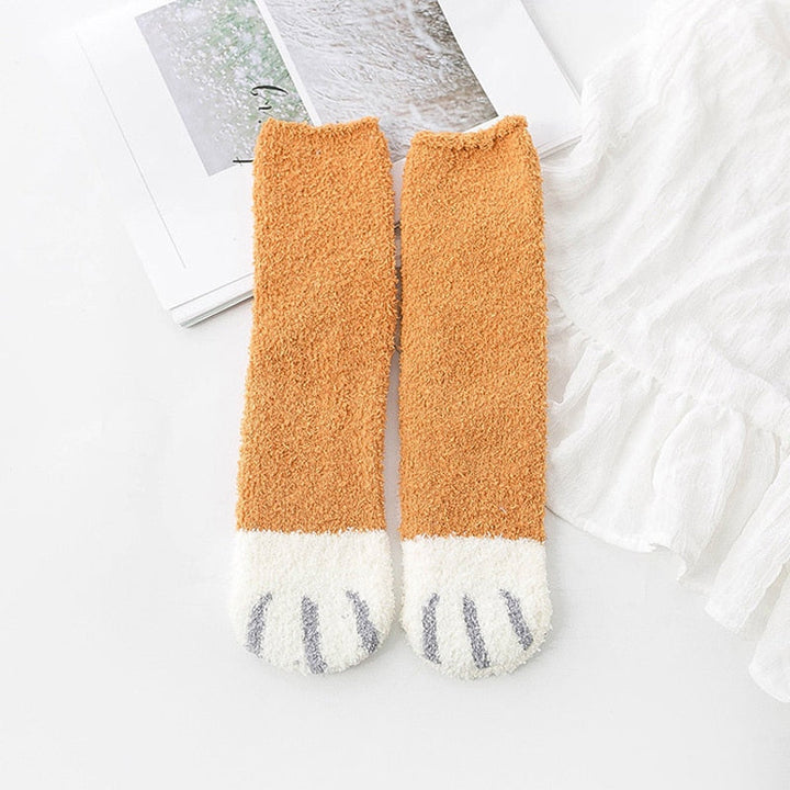 Par av korallfleece strumpor, designade som älskvärda kattassar för dam