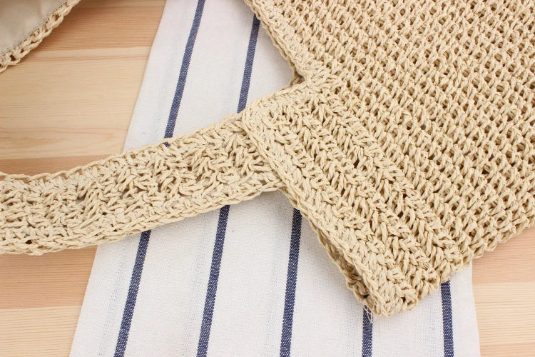 Beige solkysst damväska, praktisk toteväska för stranden, sommar och casual användning.