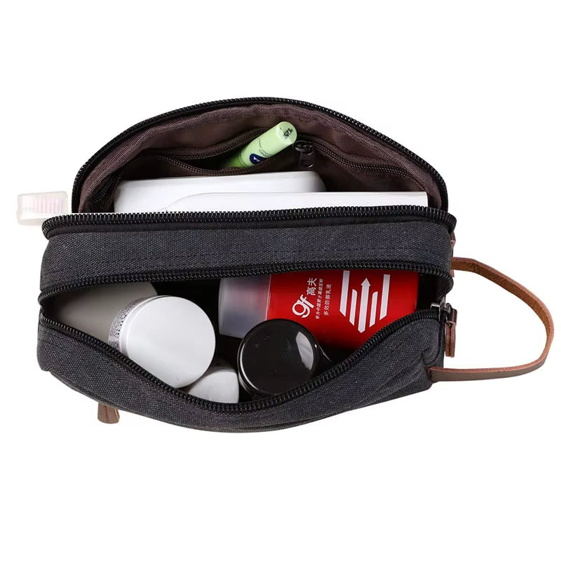 Praktisk toalettväska med dubbla fack. Perfekt för att organisera alla toalettartiklar på resan.