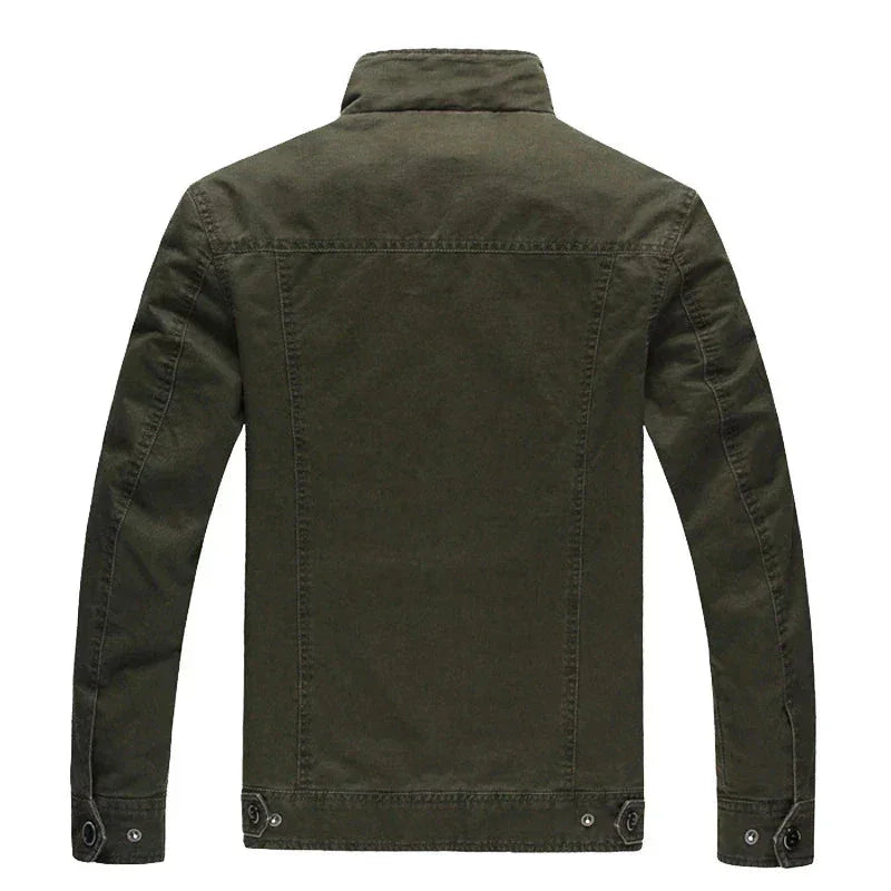 Allsidig herrjacka i modern stil, perfekt som övergångsjacka för höst & vår.