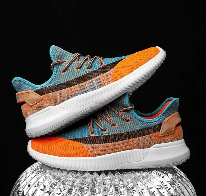 Orange luftiga sneakers för dam, perfekta som lätta fritidsskor.