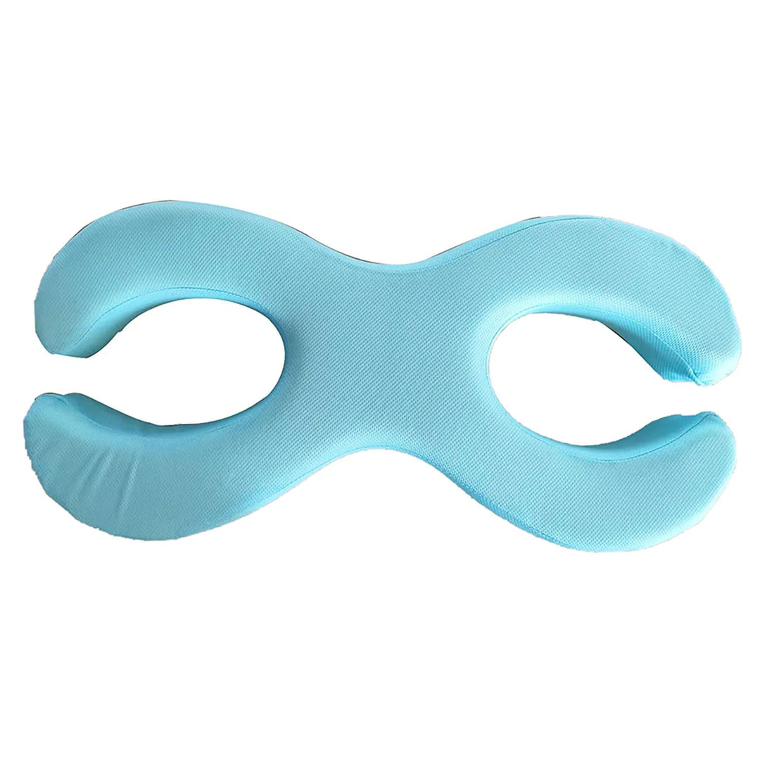 Ortopedisk kudde för sidosovare i minnesskum med ergonomisk konturdesign, optimerad för nackstöd.