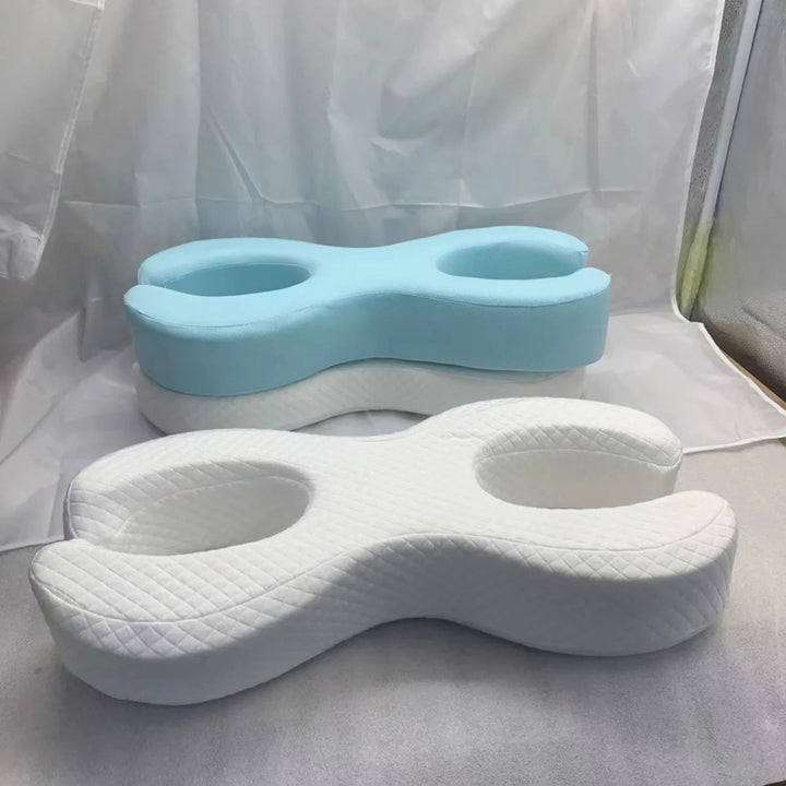 Ergonomisk minnesskumkudde med konturdesign, idealisk för sidosömn och optimal sömnkomfort.