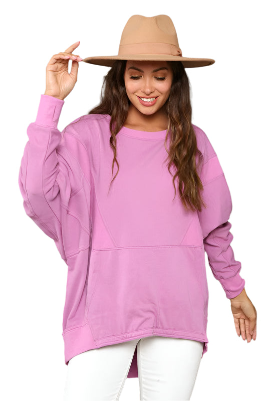Oversize dam sweatshirt i magenta med kontrasterande detaljer, perfekt för en avslappnad vardagslook.