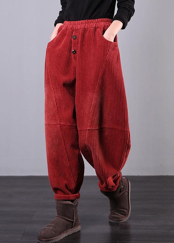 Stilrena dambyxor i mörkgrön corduroy, oversize modell med rymliga fickor, trendiga.