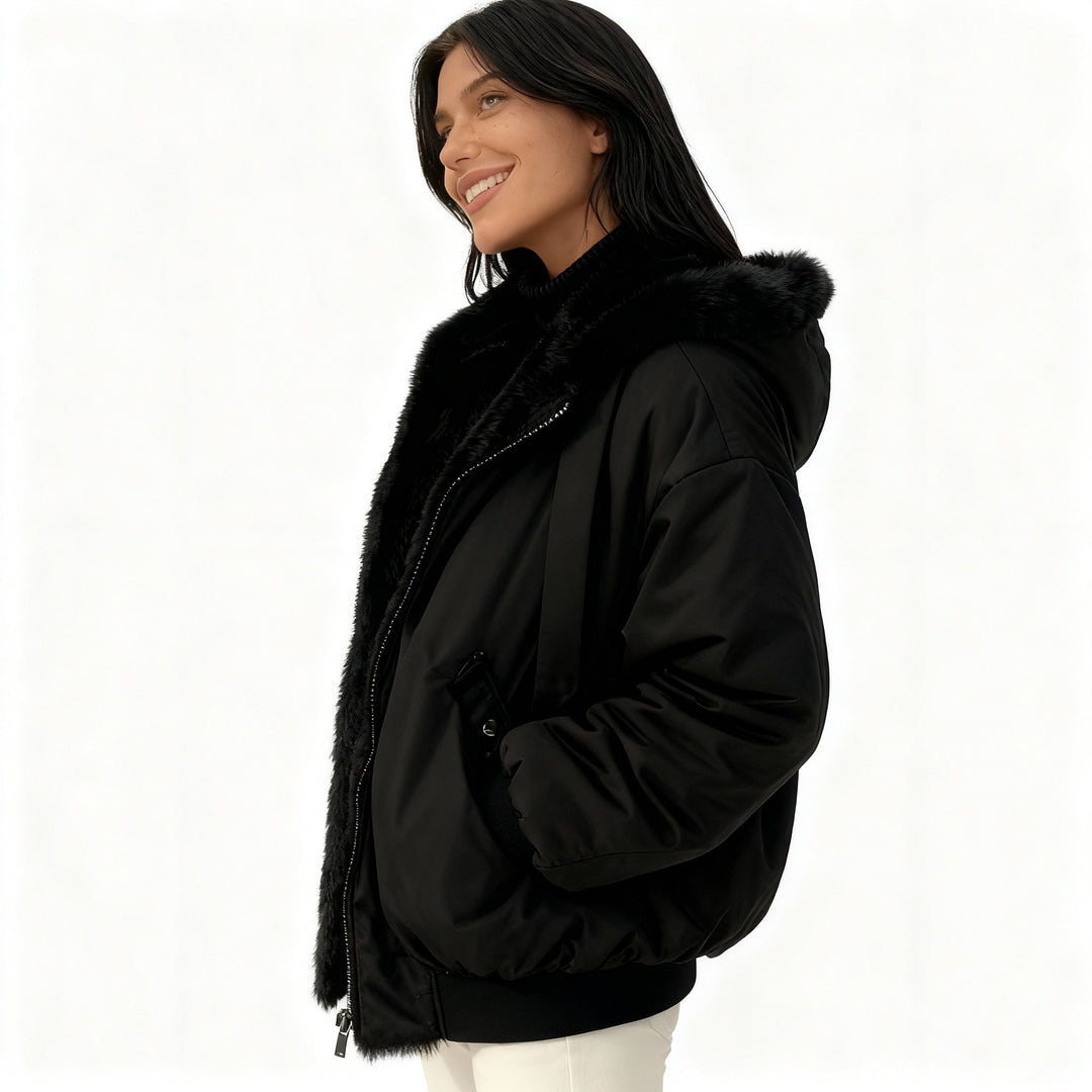 Stilren oversized kvinnors vinterjacka för vardagsbruk. Modern fritidsjacka som håller dig varm i kylan.