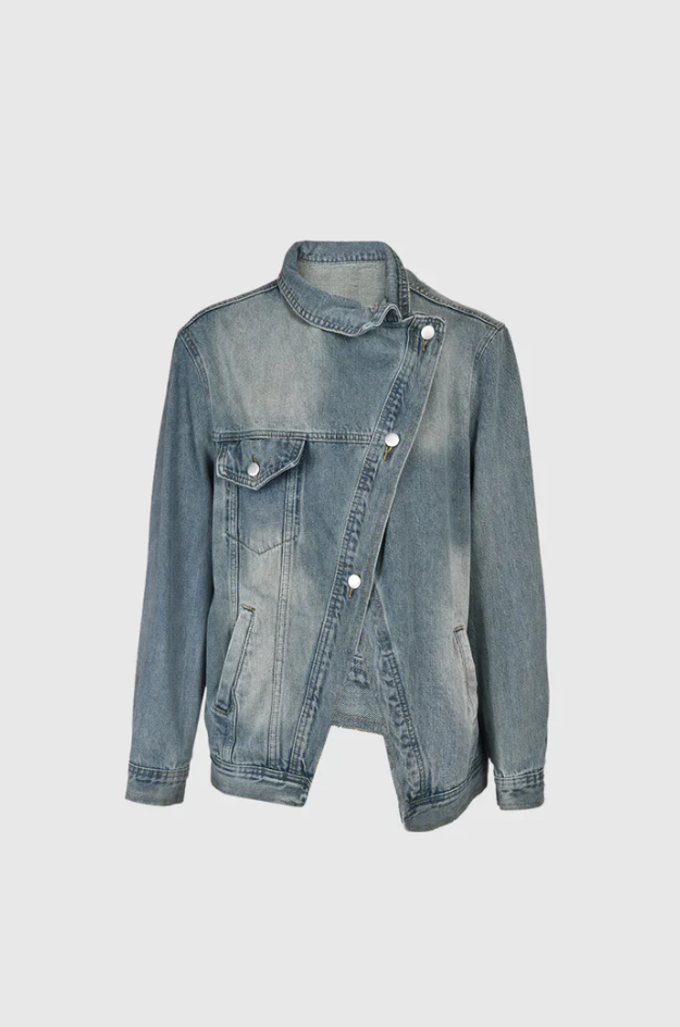 Trendig oversized damjacka i denim med hög krage, bekväm och stilren för alla tillfällen.