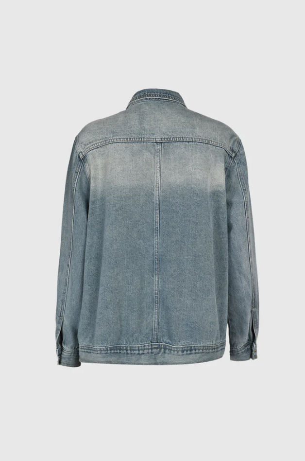 Jeansjacka dam, lös passform, hög krage, asymmetrisk design, perfekt för en avslappnad men chic look.
