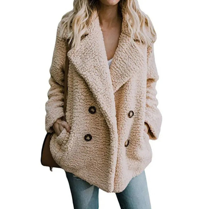 Oversized damjacka i fluffig fleece. Varm & mysig, perfekt som casual ytterplagg.
