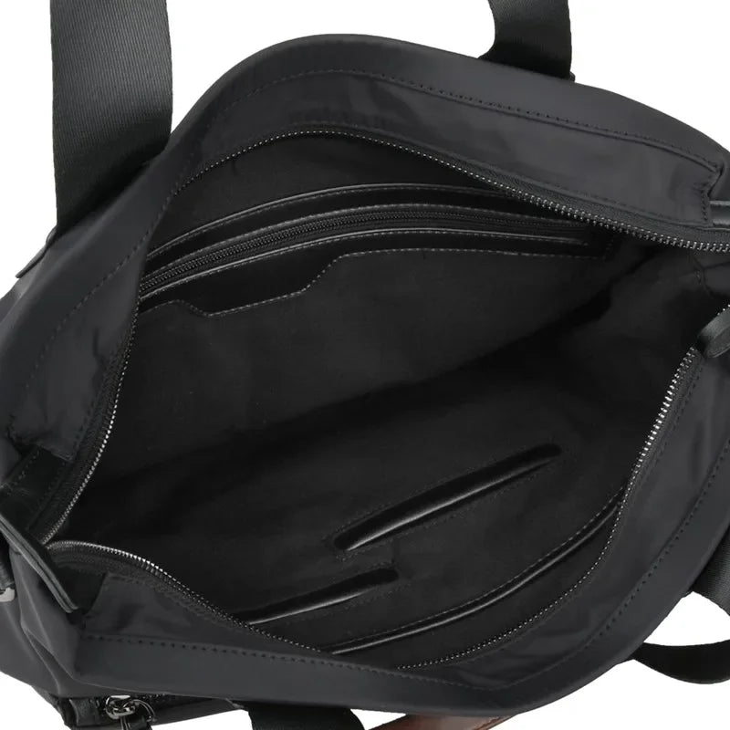 Säker OxfordCarry laptopväska, unisex modell. Mångsidig datorväska som tål pendling och organiserar effektivt.