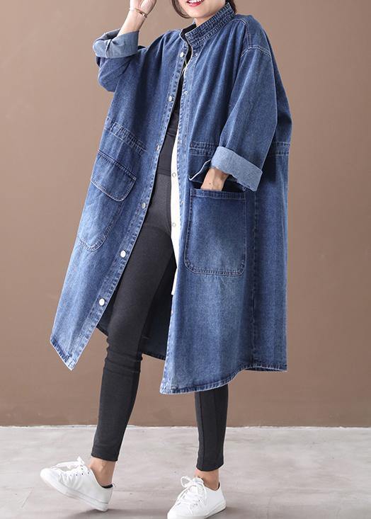 Plus size box kappa med dragsko för justerbar midja. Damkappa med ståkrage, perfekt för höstmode.