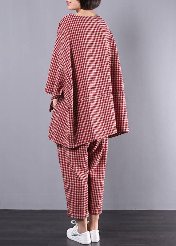 Stilrent plus size tvådelat set med rutig blus och raka byxor. För en avslappnad elegant look.