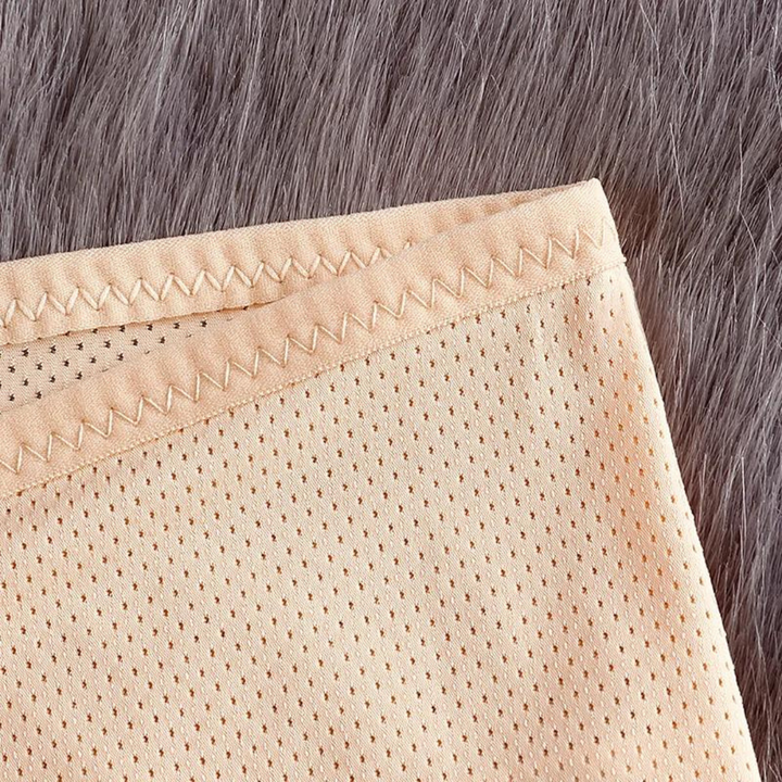 Svarta plus size menstruationstrosor. Läckagesäkra, högmidjade mensskydd som ger bekvämt skydd för kvinnor.