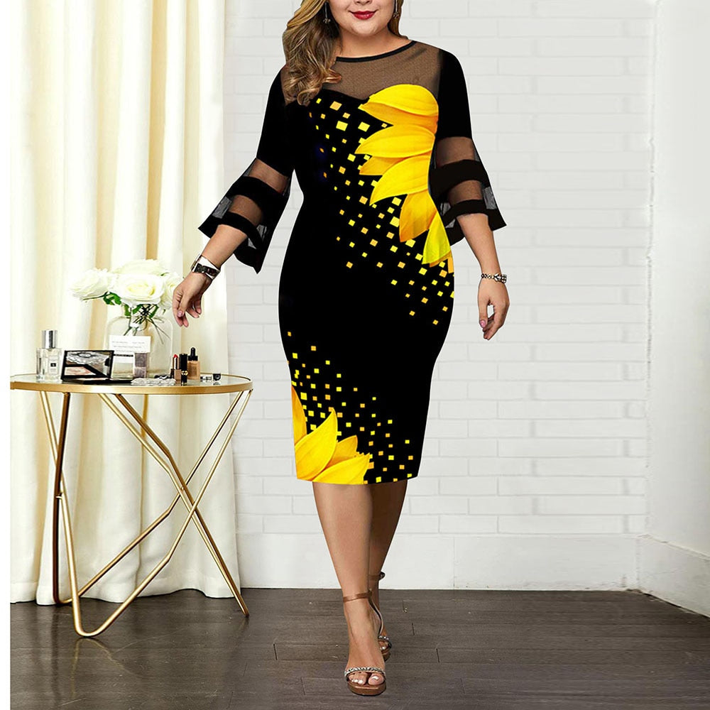 Elegant plus size sommarklänning med solrosmönster. Mjuk vardagsklänning för damer.