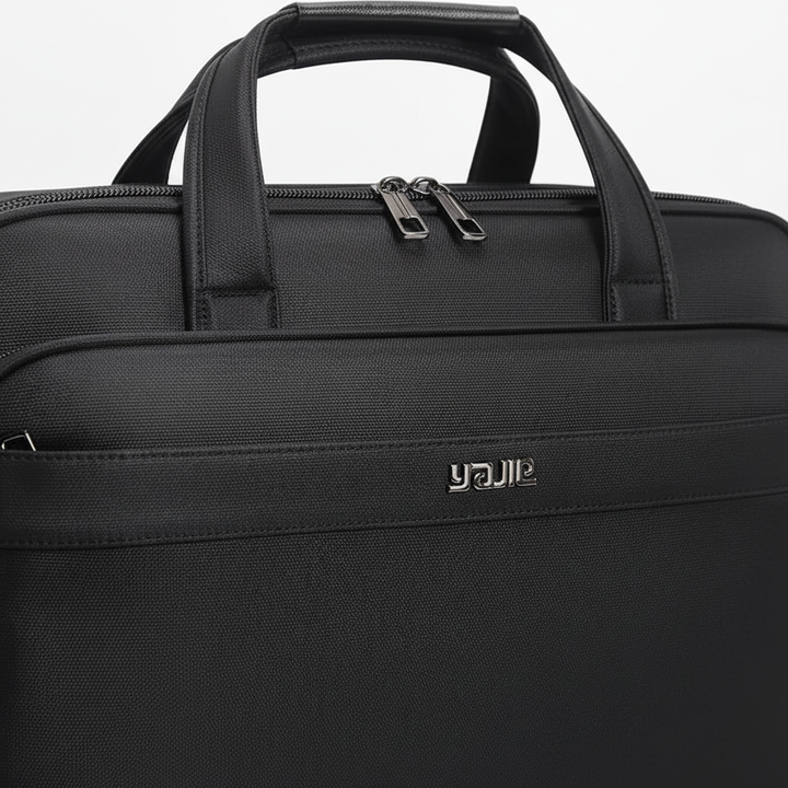 Elegant laptopväska BizBag för jobb & kontor. Modern design som skyddar din dator och kompletterar din stil.