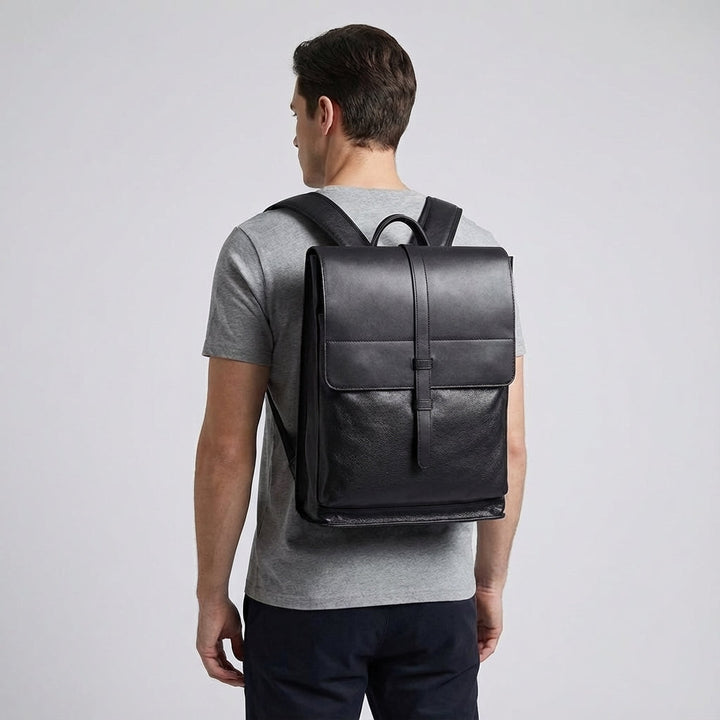 Mångsidig datorväska, stilren business ryggsäck. Unisex design med gott om utrymme för jobb och studier.