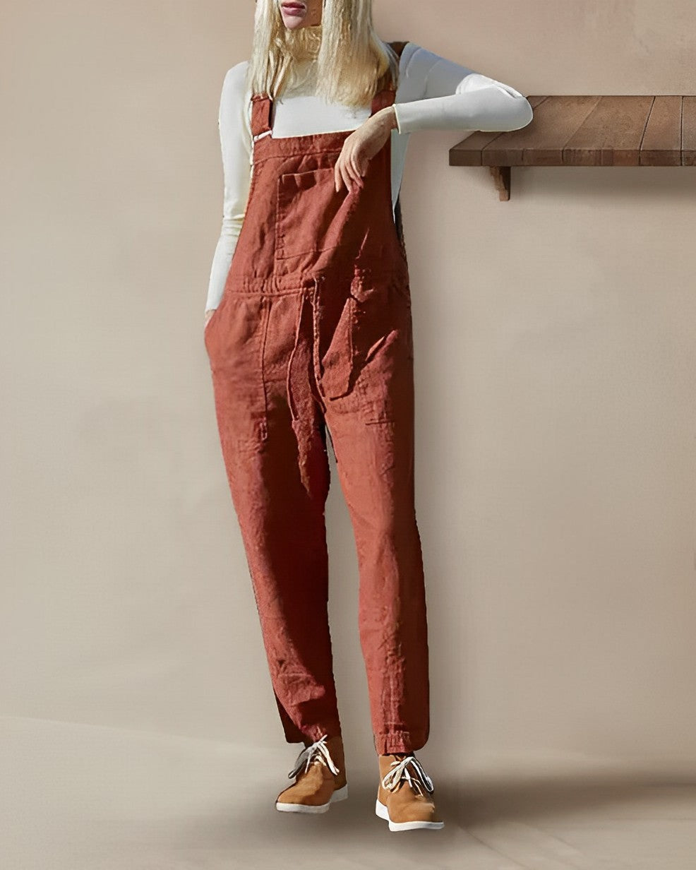 Röd-orange ärmlös damjumpsuit, bekväm overallstil perfekt för soliga sommardagar.