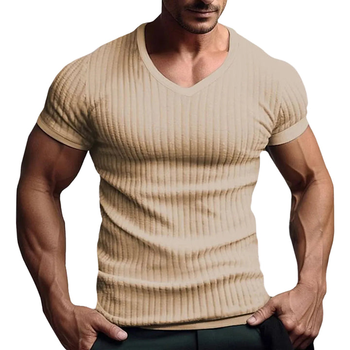Randig herr T-shirt med V-ringning i modern slim fit. Perfekt för casual sommarstil.