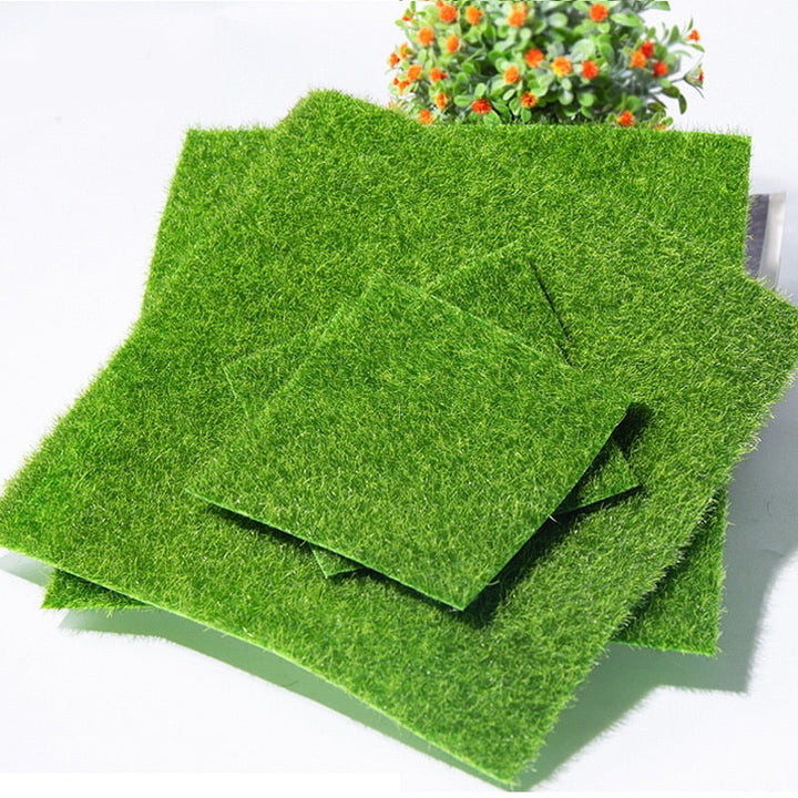 Högkvalitativ konstgräsmatta 4-pack. Realistisk grönska för inomhus- och utomhusbruk, enkel att lägga.