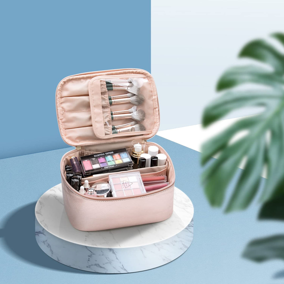 Resevänlig sminkorganiserare för dam, med justerbara fack för all kosmetik. Smart skönhetsförvaring.