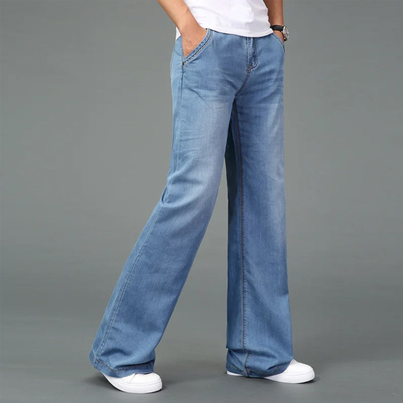 Klassiska bootcut herrjeans i retrostil, bekväma byxor för en stilren look.