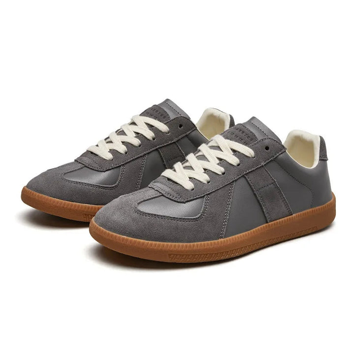 Klassiska retro damskor med trendig tjock sula. Bekväma platåskor perfekta för sommar och vardagsbruk.
