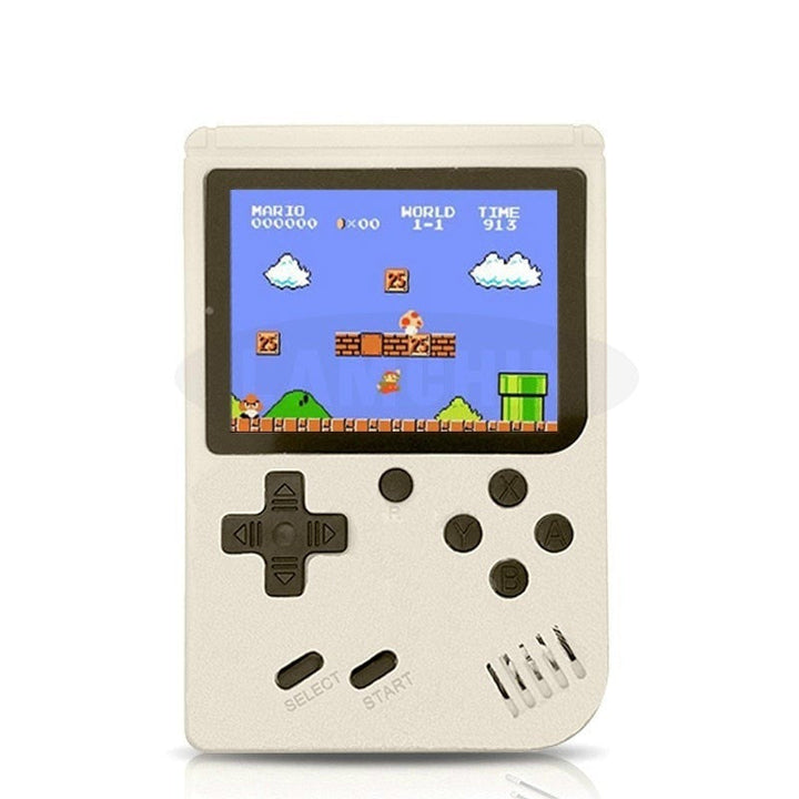 Flera retro handhållna spelkonsoler i olika färger: röd, gul, blå och grå