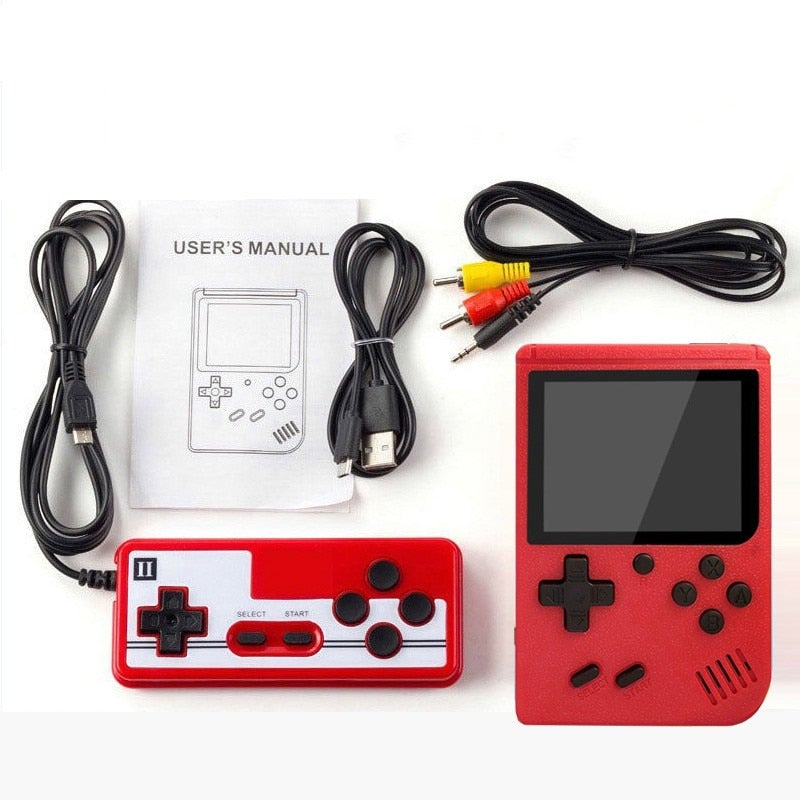 Retro spelkonsol placerad på ett soffbord, redo för avkoppling och retrospel