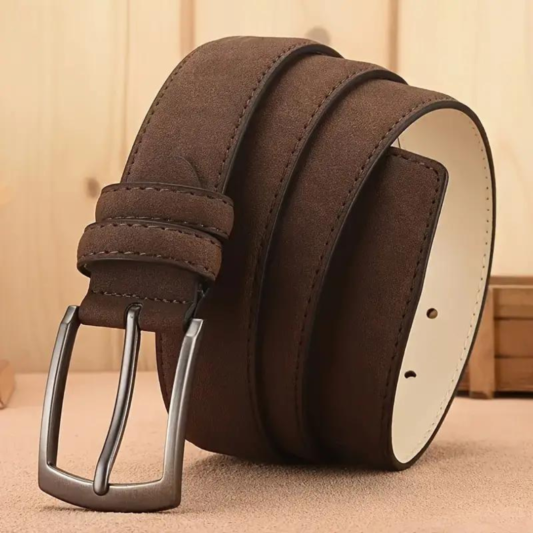 Elegant herrbälte i brunt, retrostil med distinkt legeringsspänne, perfekt accessoar.