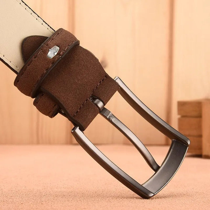 Brunt herrbälte i klassisk retrodesign med snyggt legeringsspänne, herr accessoar.