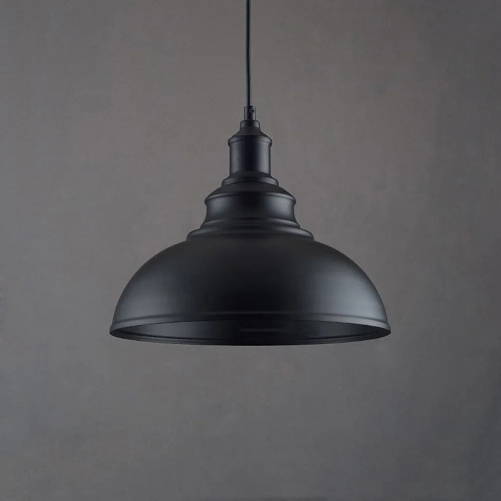 Svart industriell loftlampa, perfekt som vardagsrumslampa eller matsalslampa med modern retrokänsla.