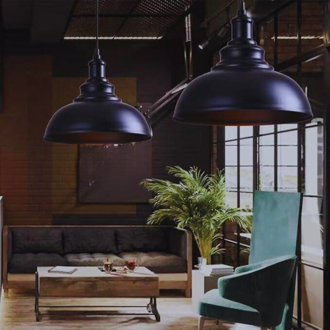 Unik retro industriell hänglampa i svart aluminium, designad för att lyfta hemmets belysning och stil.