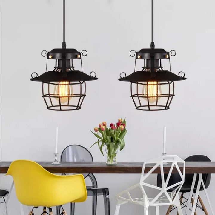 Stor retro industriell lampa, hängande design i aluminium. Modern vintage belysning för matsalar, kaféer & pubar.