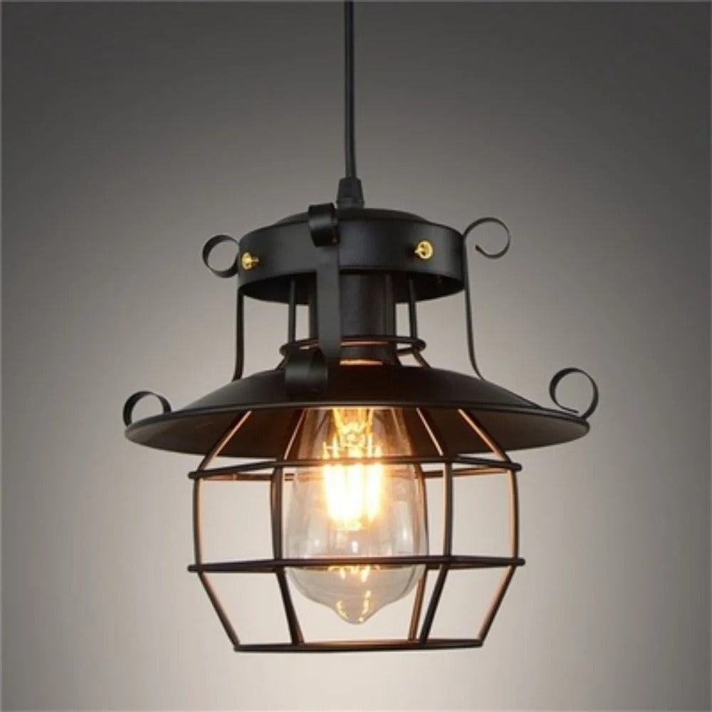 Snygg industriell hänglampa i retro design, aluminium. Idealisk belysning för bar, restaurang & hem.