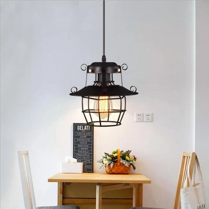 Stilren retro industriell taklampa i aluminium. Unik design, perfekt för att lyfta din hem- eller restauranginredning.