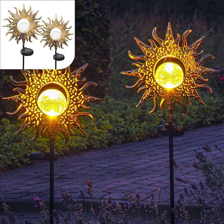 Elegant retro designlampa med solcell för trädgården. Perfekt som energisnål utomhusbelysning.