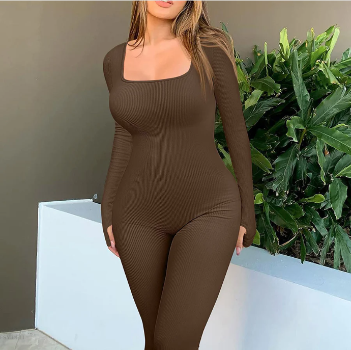 Bekväm & stretchig yoga jumpsuit för kvinnor. Flatterande passform ger optimal rörelsefrihet under träning.