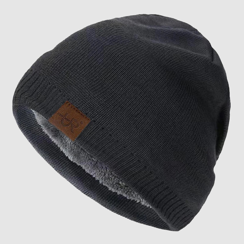 Bekväm ribbstickad mössa unisex, maskintvättbar och varm. Idealisk huvudbonad för kyliga dagar.