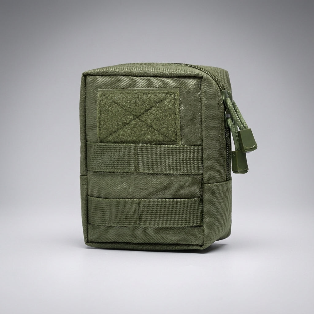 Taktisk förvaringsväska med Molle-band, designad för säker fastsättning på ryggsäckar och bälten.