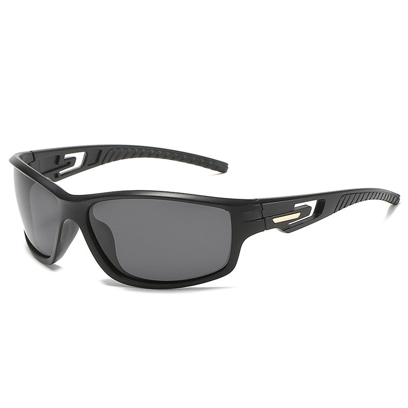 Robusta unisex solglasögon med polariserade linser och effektivt UV400-skydd för ögonen.