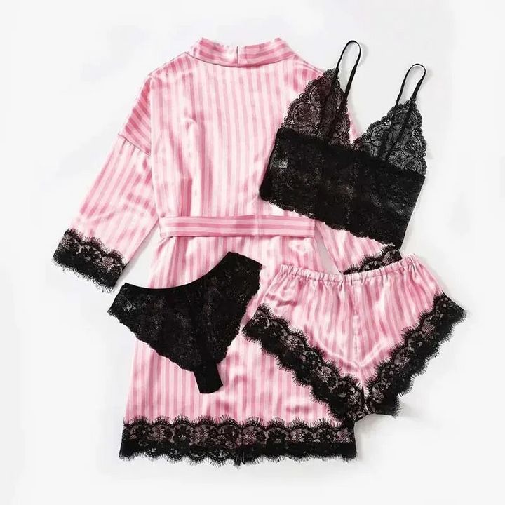 Lyxiga nattkläder i satin för kvinnor. Detta rosa 4-i-1 set erbjuder elegans och maximal avkoppling.