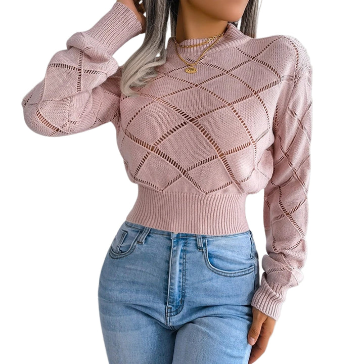 Rosa croppad pullover för kvinnor med hög hals. Trendig stickad damtröja perfekt för vardagslook.