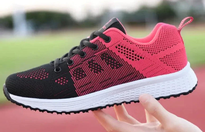 Styling av rosa mesh sneakers för dam, med fokus på fritidslook