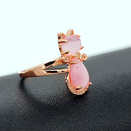 Vacker rosa opal kattring, handgjort smycke med djurtema för damer.