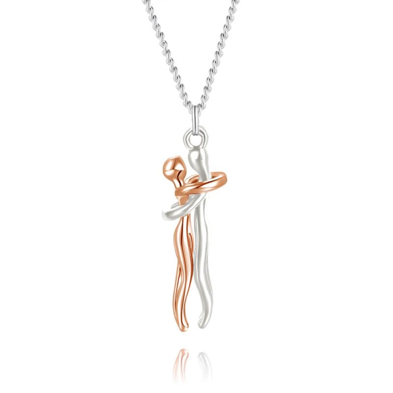 Unikt halsband med kramande figurer i polerat rostfritt stål. Ett elegant smycke för kvinnor.